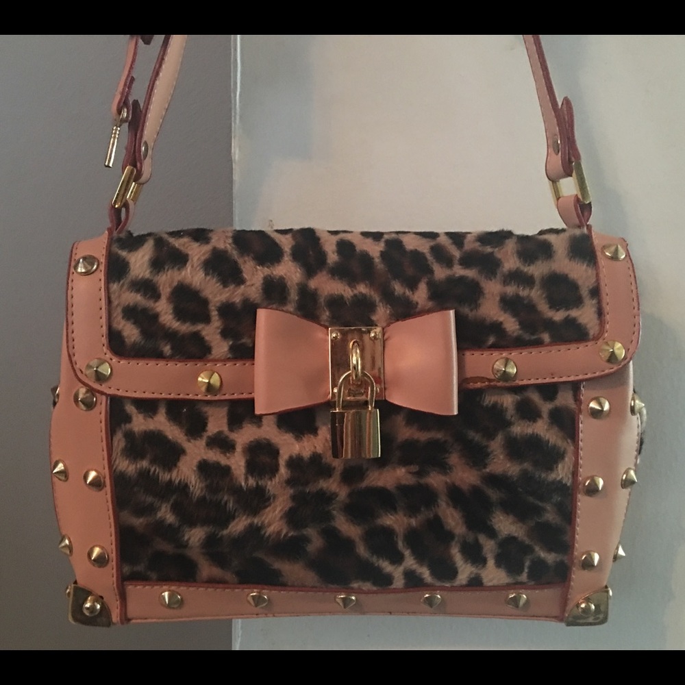 FAUX LEOPARD POCKETBOOK~SHOULDER BAG~LOCK DESIGN